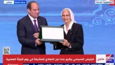 سمية راغب بشاى.. رائدة بمجال التعليم كرمها الرئيس السيسي فى يوم المرأة