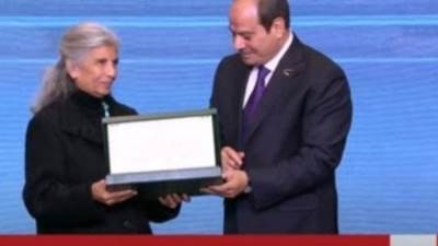 صاحبة مشروع قومى لمحو الأمية عن تكريمها: الدولة تقدر وتحترم المرأة