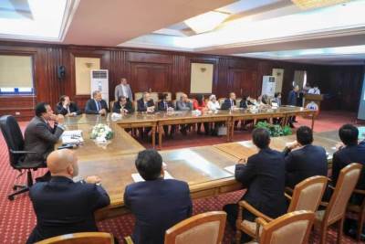 وزير الصحة يناقش آليات العمل الخاصة بإنشاء المدينة الطبية للمستشفيات والمعاهد التعليمية