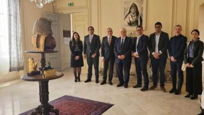 وزير التعليم العالي يبحث تعزيز التعاون مع عدد من رؤساء الجامعات الفرنسية