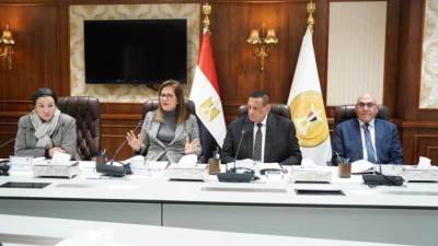 وزراء التخطيط والبيئة والتنمية يوقعون عقود تنفيذ مشروعات المرحلة الخامسة من البنية الأساسية بتكلفة 565 مليون جنيه