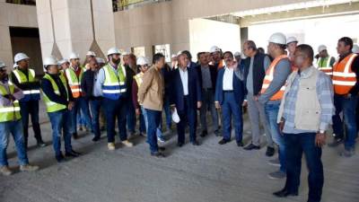 وزير النقل يتابع التقدم في تنفيذ مشروع الخط الاول من شبكة القطار الكهربائي السريع