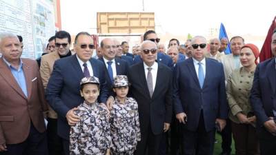 وزير التعليم ومحافظ الشرقية يفتتحان المدرسة الرسمية الدولية بفاقوس