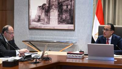 رئيس الوزراء يتابع مع رئيس هيئة الدواء المصرية عددا من ملفات العمل