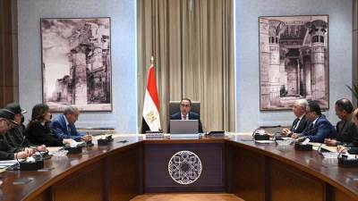 مدبولى يتابع مع رئيس المركز الوطنى لتخطيط استخدامات أراضى الدولة ملفات العمل