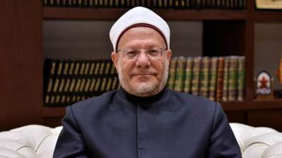 مفتي الجمهورية: لم يَرِد أن النبي أو المسلمين كانوا يتركون أعمالهم للتفرغ للعبادة