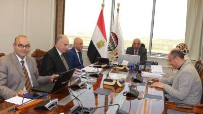 وزير قطاع الأعمال العام يستعرض خطة تطوير فروع التجارة الداخلية بالتعاون مع القطاع الخاص