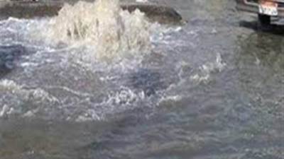 كثافات مرورية بسبب كسر ماسورة بطريق الواحات الصحراوى