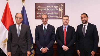 وزير الاتصالات يشهد توقيع عقود تطوير أجهزة الاتصالات الطرفية «راوتر» الداعمة للإنترنت الأرضي فائق السرعة