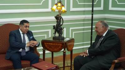 وزير الخارجية يستقبل وزير الدولة البريطاني لشئون الشرق الأوسط وشمال أفريقيا