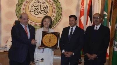 رئيس الاتحاد الدولي للطائرة جلوس تشيد بدعم وزير الرياضة لذوي الهمم