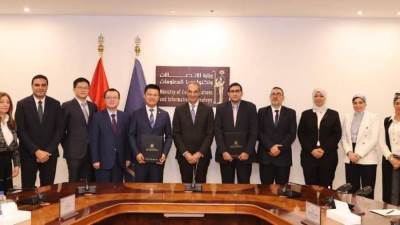 الاتصالات: إنشاء أكاديميتين لتدريب 18 ألف شاب على تكنولوجيا الألياف الضوئية