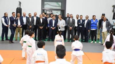 وزير الرياضة يفتتح حمام السباحة الأولمبي في نادى سيتي كلوب ببنها