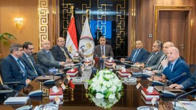 "وزير الدولة للإنتاج الحربي" يبحث سبل تطوير صناعة العدادات 