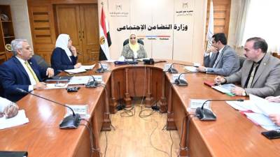 القباج تترأس الاجتماع الأول للجنة الإشرافية المركزية العليا لمشروعات التمكين الاقتصادي بالوزارة