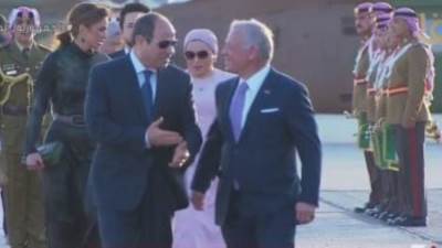 الرئيس السيسى يصل العاصمة الأردنية عمان والملك عبد الله يستقبله