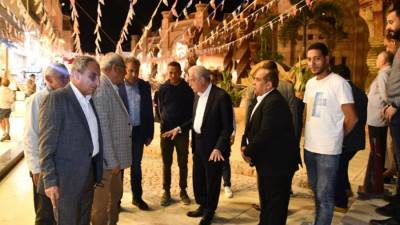 محافظ جنوب سيناء يتفقد أعمال تطوير مسجد الصحابة ومنطقة مصر القديمة بشرم الشيخ