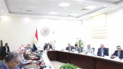 عاشور: توجيه بإيجاد بدائل محلية ذات جدوى اقتصادية لمُستلزمات الإنتاج والصناعة