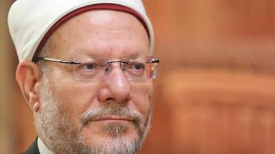 مفتي الجمهورية: يحرم على الحائض والنفساء قراءة القرآن ومس المصحف