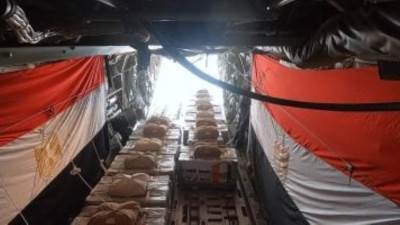 مصر تواصل تنفيذ مهام الجسر الجوى الإنسانى لإسقاط المساعدات على شمال غزة