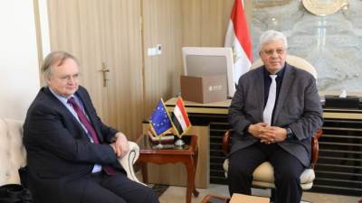 وزير التعليم العالي يبحث تعزيز التعاون مع سفير الاتحاد الأوروبي في مصر