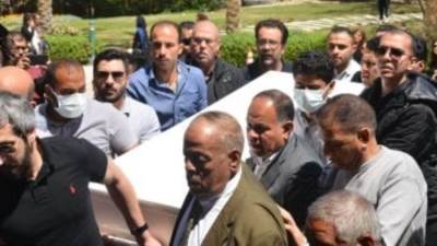 وصول جثمان الراحل أحمد فتحى سرور إلى مسجد الشربتلى لأداء صلاة الجنازة