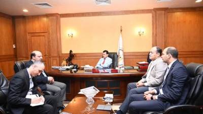 وزير الرياضة يلتقي رئيس اتحاد للجمباز لمناقشة عدد من ملفات العمل
