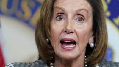 بيلوسي تطالب بايدن بوقف نقل الأسلحة لإسرائيل