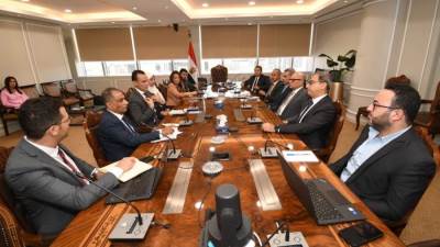 مساعد وزير الإسكان يبحث مع ممثلى شركة "شنايدر إليكتريك" الفرنسية سبل التعاون فى مبادرتها لإقامة 1000 منزل مزود بحلول ذكية