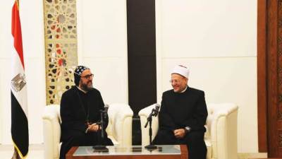 مفتي الجمهورية يستقبل كاهن الكنيسة السريانية الأرثوذكسية في مصر