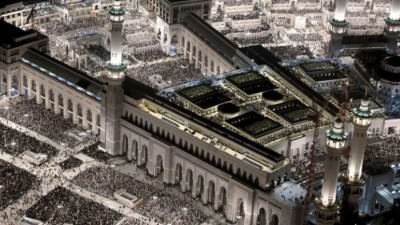 أكثر من مليونين ونصف من ضيوف الرحمن يشهدون ختم القرآن بالمسجد الحرام ليلة 29 رمضان