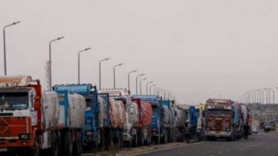 مصر تقرر زيادة عدد شاحنات المساعدات لغزة إلى أكثر من 300 يومياً