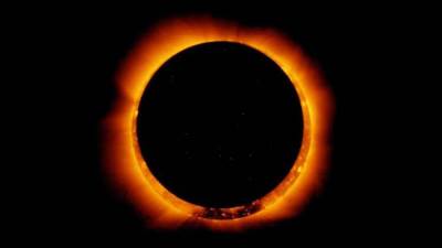 كسوف كلى للشمس اليوم لن يرى بمصر ويستغرق 5 ساعات و10 دقائق