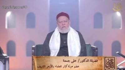 علي جمعة: تجسس الرجل أو المرأة على الهاتف المحمول أثم له عقوبة شديدة