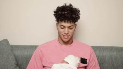 إمام عاشور يرزق بمولودته ويسميها "كتاليا”