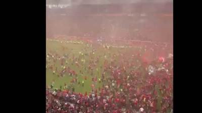 جماهير ليفركوزن تقتحم ملعب مباراة بريمن عقب التتويج بالدوري الألماني