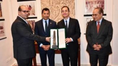 السفير الفرنسي بالقاهرة يزور المتحف الأولمبي ويشيد بإنجازات الرياضة المصرية