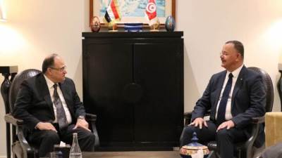 رئيس هيئة الدواء المصرية يلتقي وزير الصحة التونسي