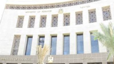 بدء صرف رواتب العاملين بالدولة يوم الأحد المقبل