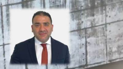 مدير ببنك مصر فرع الإمارات ينقذ عائلة من الغرق ورئيس البنك في القاهرة يبعث بتكريم