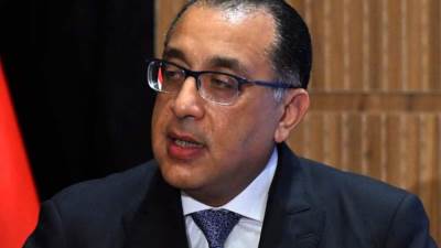 الأحد يوم عمل للموظفين بنظام الـ "أون لاين" .. الحكومة ترد