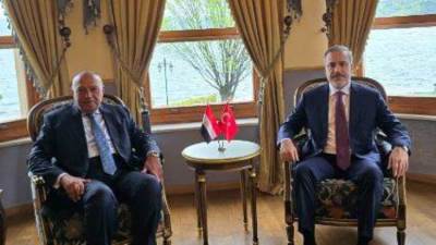 وزير الخارجية يعقد مباحثات مغلقة مع نظيره التركى