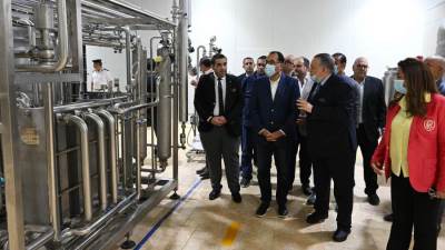 رئيس الوزراء يتفقد مصنع شركة "عبد المنعم قتيلو وأبنائه" لمنتجات الألبان والأغذية