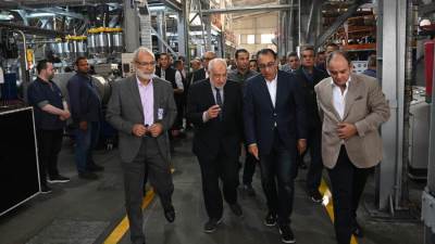 رئيس الوزراء يتفقد مصنع شركة "شومان" لإنتاج ماكينات البلاستيك بالمنطقة الصناعية بدمياط