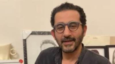 الفنان أحمد حلمي يتبرع بساعته من فيلم "عسل أسود" لمزاد خيري بأمريكا