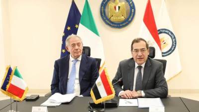 وزير البترول يبحث مع السيناتور أدولفو اورسو التعاون بين البلدين 