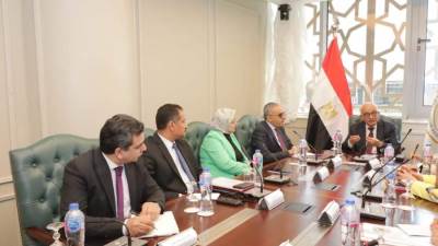 وزير التعليم يعقد اجتماعًا مع لجنة من قيادات الوزارة لتطوير الجودة التعليمية