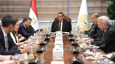 وزير التنمية المحلية يبحث مع نائب وزير الشئون الداخلية الفيتنامي مجالات التعاون المشترك بين الجانبين