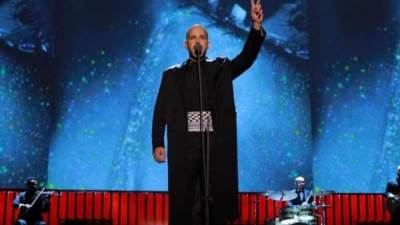 أبو يفوز بجائزة جديدة بعد نجاح أغنيته "العالم أعمى"