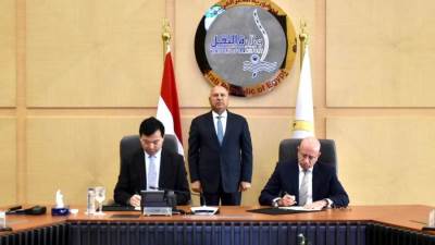 وزير النقل يشهد تعاقد شركة الملاحة الوطنية على بناء سفينتين جديدتين